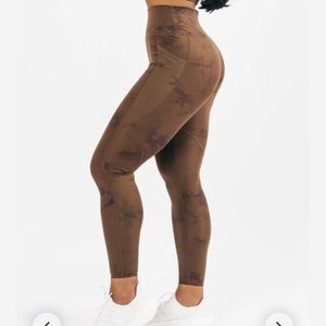 Alphalete alphalux force leggings in draught brown